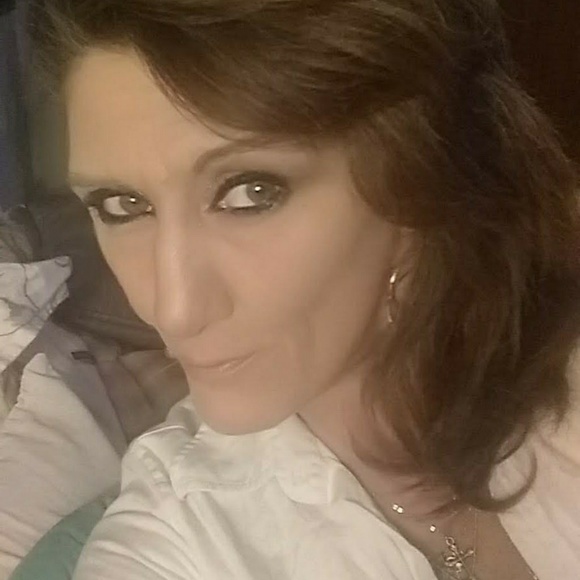 Meet your Posher, Candyce - Picture 3 of 3